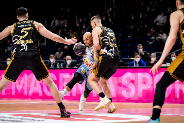 主动权牢牢 主动权牢牢